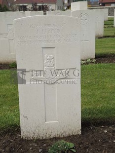 BROWN'S ROAD MILITARY CEMETERY, FESTUBERT - LLOYD, J